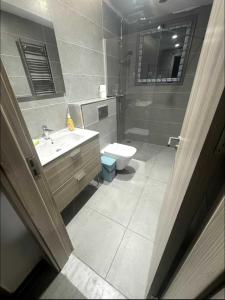 a bathroom with a sink and a toilet and a shower at Grand appartement 3 chambres à la résidence valmascort Annaba in Annaba +7 photos