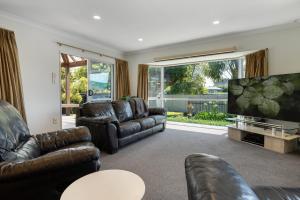 Χώρος καθιστικού στο Bayfair Break - Mt Maunganui