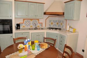 Kuchyň nebo kuchyňský kout v ubytování Agriturismo Renai e Monte II