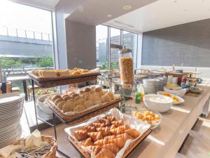 a buffet with bread and pastries on a table at Hearton Hotel Higashi-Shinagawa in Tokyo