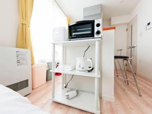 Η κουζίνα ή μικρή κουζίνα στο （B5）アクセス良好！快適2名まで滞在可☆サービスアパ―トメントSAPPORO南8条B5