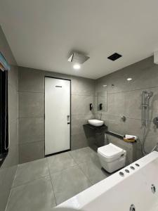 O baie la Hotel Grand Shiva +39 fotografii