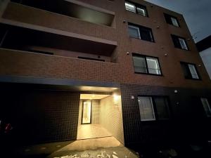 El edificio en el que está el departamento