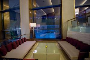 Bazén v ubytování Wojo Hotel nebo v jeho okolí