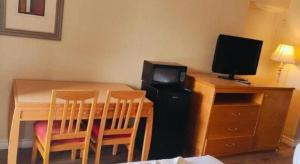 Μια τηλεόραση ή/και κέντρο ψυχαγωγίας στο Niagara Best Inn