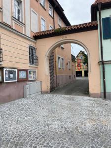 Galería fotográfica de NAMASTÉ Homes - Luxus-Apartment mit Whirlpool & Garage en Bad Windsheim