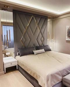 Rúm í herbergi á Rozhok Hotel