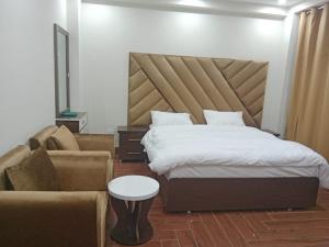 Rúm í herbergi á Rozhok Hotel +6 myndir