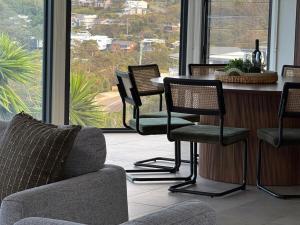 Posezení v ubytování Breathtaking views at Vista by the Sea + 33 fotografií