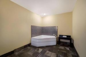 Ένα ή περισσότερα κρεβάτια σε δωμάτιο στο Comfort Inn Yankton SD +67 φωτογραφίες