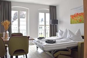 a hotel room with a bed and a table and chairs at GSW Gästewohnungen Karl-Marx-Straße 42 in Sprucke +16 photos