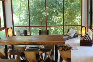 Khu vực ghế ngồi tại Open Mind Center Villas