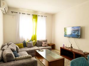 Μια τηλεόραση ή/και κέντρο ψυχαγωγίας στο Lagoon Suites