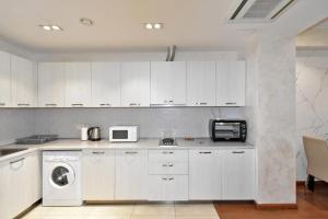 Η κουζίνα ή μικρή κουζίνα στο Mandarin apartments