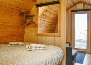 Ένα ή περισσότερα κρεβάτια σε δωμάτιο στο Lowside Farm Glamping