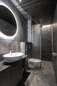 Koupelna v ubytování Ski-inn Pyhälinna Deluxe Villas + 10 fotografií