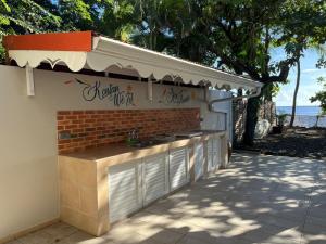 a building with a bar with the ocean in the background at Ti Kay Paradi T3 - Les pieds dans l'eau in Saint-Pierre
