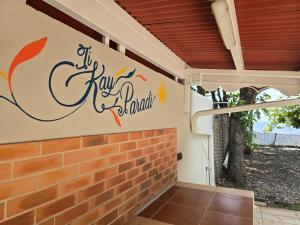 a sign on the side of a house that reads its new backyard at Ti Kay Paradi T3 - Les pieds dans l'eau in Saint-Pierre