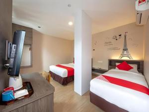 Voodi või voodid majutusasutuse Sunlight Hotel Kulai toas +29 fotot