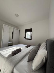 Un pat sau paturi într-o cameră la Lakeside View