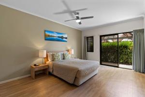 Postel nebo postele na pokoji v ubytování Freshwater East Kimberley Apartments + 36 fotografií