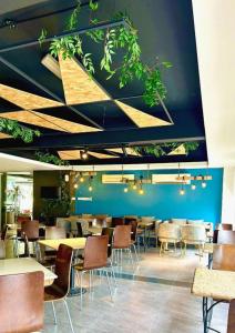 Restaurace v ubytování Casuarina Hotel