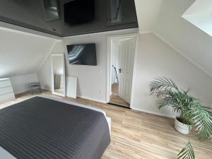 TV a/nebo společenská místnost v ubytování Gemütliches Haus mit Whirlpool & Kamin