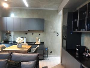 Η κουζίνα ή μικρή κουζίνα στο BuSoBlack