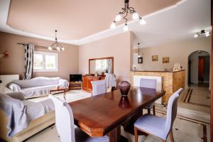 Postel nebo postele na pokoji v ubytování Rahes Villa with private swimming pool