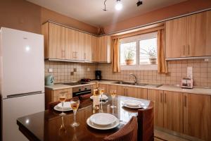 Kuchyň nebo kuchyňský kout v ubytování Rahes Villa with private swimming pool + 21 fotografií