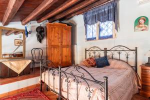 Postel nebo postele na pokoji v ubytování casa Ennio by Villa Paola Ciminna