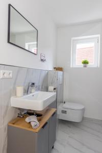 Ένα μπάνιο στο Waldnest Apartment - Wohnung - Schwarzwald