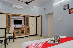 TV a/nebo společenská místnost v ubytování Hotel O BlackBull + 20 fotografií