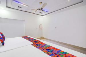 Ένα ή περισσότερα κρεβάτια σε δωμάτιο στο Hotel Purshottam Palace