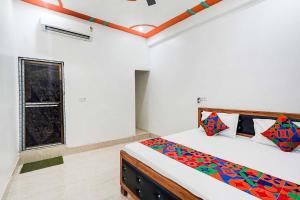 Ένα ή περισσότερα κρεβάτια σε δωμάτιο στο Hotel Purshottam Palace