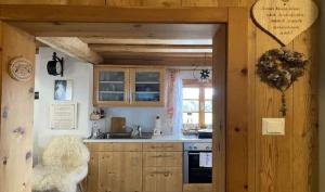 Η κουζίνα ή μικρή κουζίνα στο Andi's Berghütte +15 φωτογραφίες