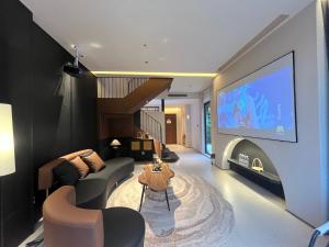 Μια τηλεόραση ή/και κέντρο ψυχαγωγίας στο Nature Eco Designer Hotel