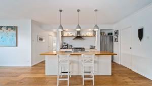 Kuchyň nebo kuchyňský kout v ubytování Parrot Tree Rest - Home with Magnesium Spa Pool