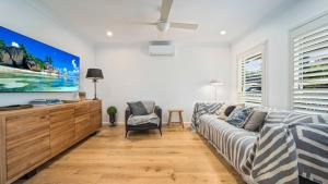 Posezení v ubytování Parrot Tree Rest - Home with Magnesium Spa Pool + 26 fotografií