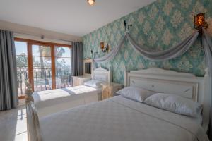 Ένα ή περισσότερα κρεβάτια σε δωμάτιο στο RA Hotel