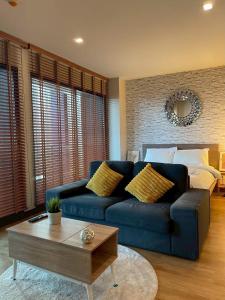 Χώρος καθιστικού στο SkyLink Thonglor Luxury Condo with Pool BTS Access