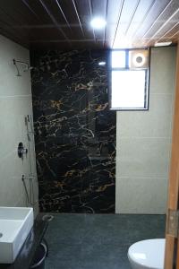 Ένα μπάνιο στο The President Hotel, Tumkur