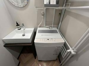 a small bathroom with a sink and a washing machine at ペット可最大6名福井駅徒歩20分民泊 ピーチジョー足羽 in Fukui +13 photos