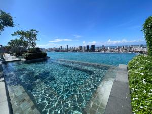 a swimming pool with a city skyline in the background at Georgetown#Beacon Executive Suite SkyPool#Luxury&Glamorous Suite#2BR#Living Room with Queen Bed in George Town