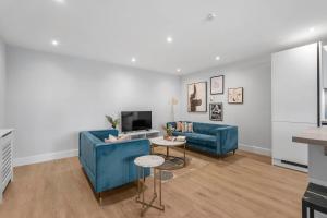 TV a/nebo společenská místnost v ubytování Cuffley Art Deco Flat