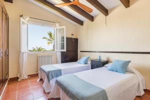 Ένα ή περισσότερα κρεβάτια σε δωμάτιο στο Casa LOS OLIVOS +34 φωτογραφίες