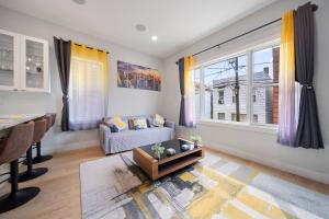 Posezení v ubytování Luxury 3BR Condo | Mins to Manhattan