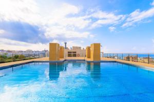 Бассейн в Apartaments CENTRAL PARK или поблизости