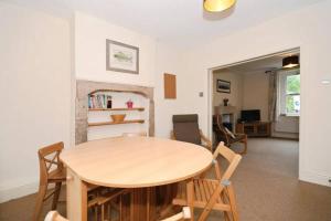 Μια τηλεόραση ή/και κέντρο ψυχαγωγίας στο Rock View Cottage