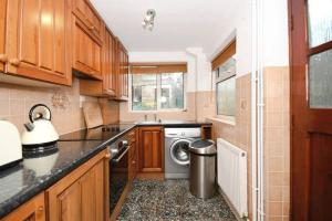 Η κουζίνα ή μικρή κουζίνα στο Rock View Cottage
